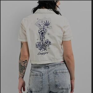 Zumiez Empyre Bucky Rose Beige Crop Button Up Short Sleeve Shirt. Size Small